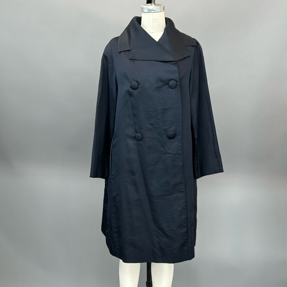 Lawrence of London. Elegant deep navy Women's light coat. Medium, best lining